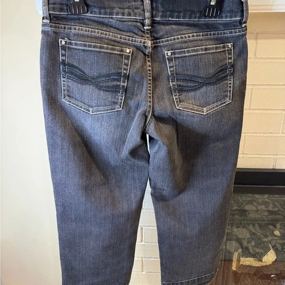 Trendy White House Black Market Black Denim Capri Sz 6 - Picture 5 of 7